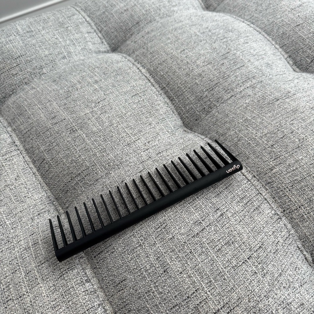 Dyson Detangling Comb